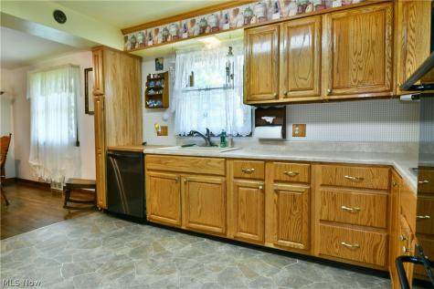 26 Potomac Avenue Niles OH 44446