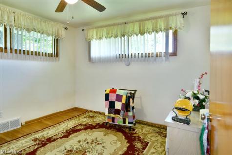 26 Potomac Avenue Niles OH 44446