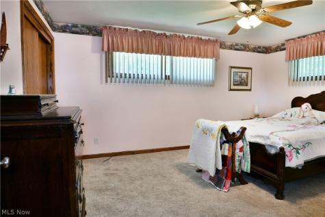 26 Potomac Avenue Niles OH 44446