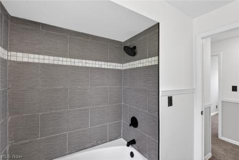 568 Heather Lane Bedford OH 44146