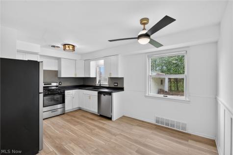 568 Heather Lane Bedford OH 44146