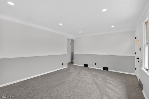 568 Heather Lane Bedford OH 44146