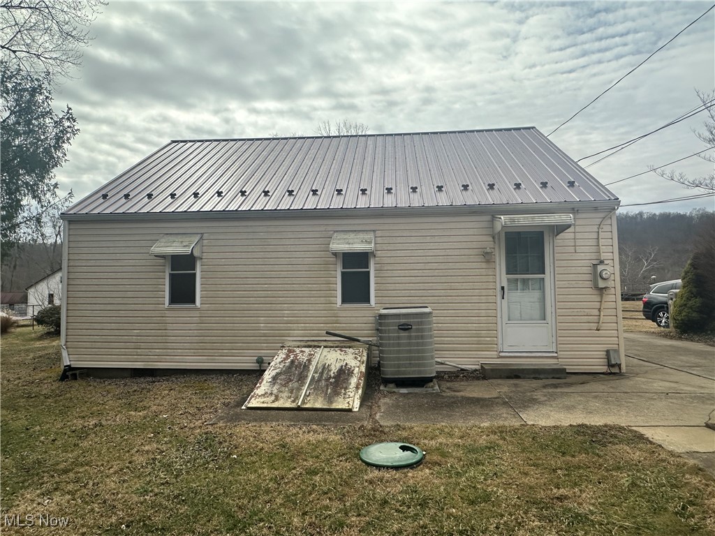 8752 N Rokeby NW Mcconnelsville OH 43756