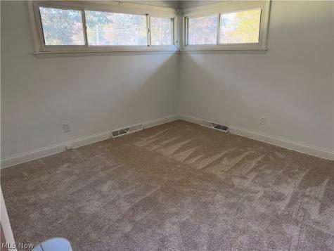 10 E Wellock Drive Akron OH 44319
