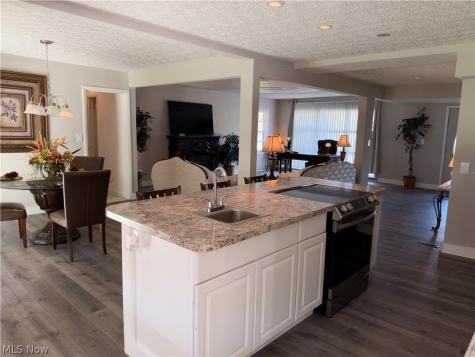 10 E Wellock Drive Akron OH 44319