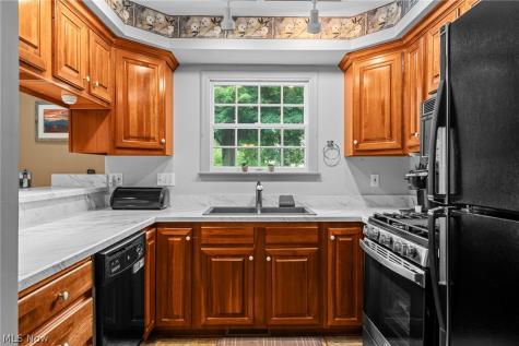 5112 E Lake Road Sheffield Lake OH 44054