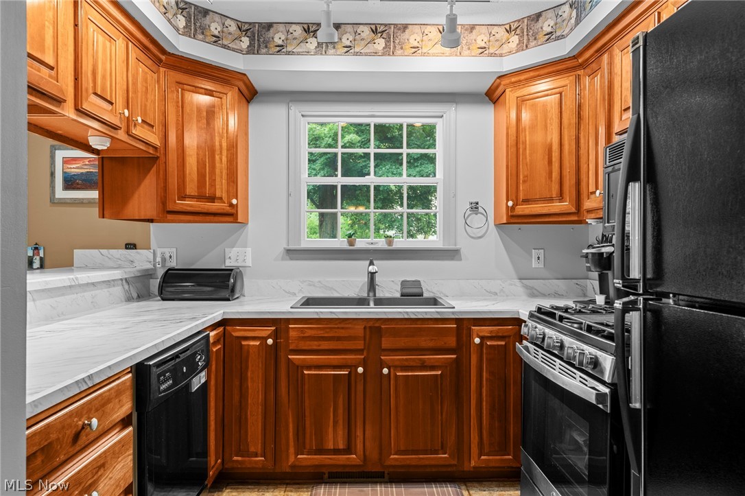 5112 E Lake Road Sheffield Lake OH 44054