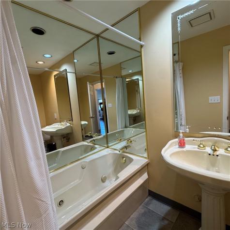 2054 Wyndham Road Akron OH 44313