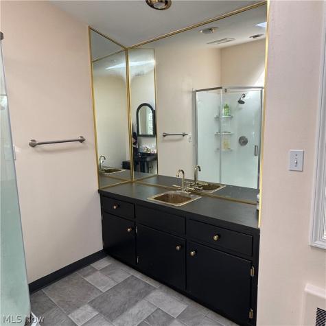 2054 Wyndham Road Akron OH 44313