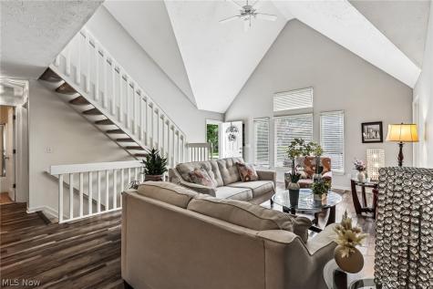 566 Queens Court Copley OH 44321