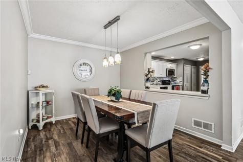 566 Queens Court Copley OH 44321