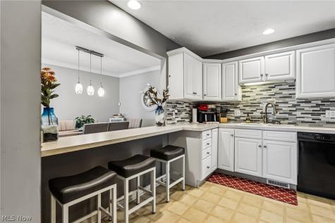 566 Queens Court Copley OH 44321
