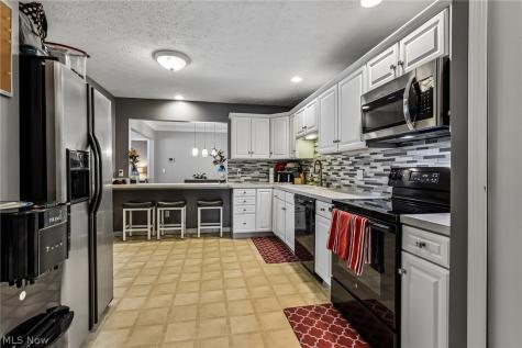566 Queens Court Copley OH 44321