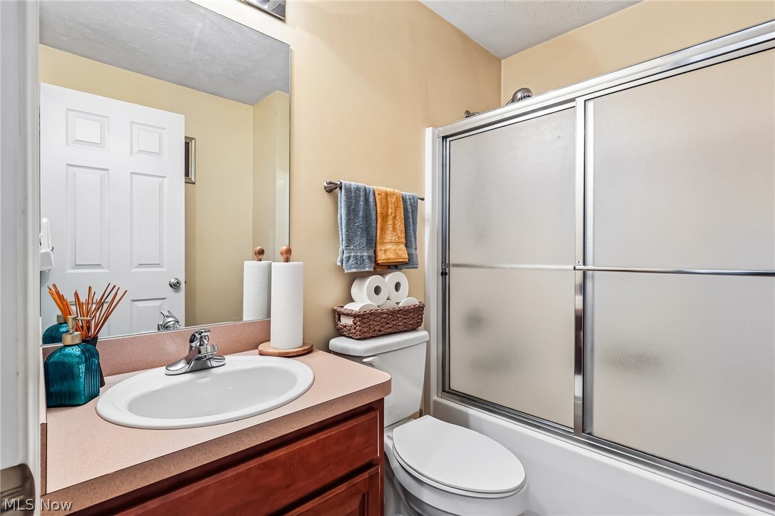 566 Queens Court Copley OH 44321