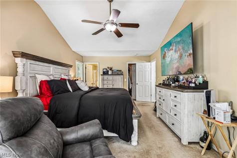 566 Queens Court Copley OH 44321