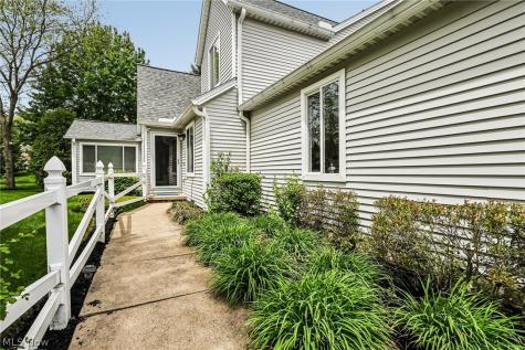 566 Queens Court Copley OH 44321