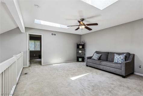 566 Queens Court Copley OH 44321