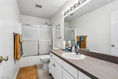 566 Queens Court Copley OH 44321