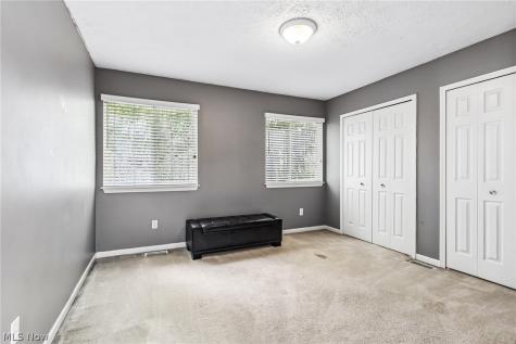 566 Queens Court Copley OH 44321