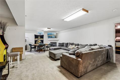 566 Queens Court Copley OH 44321