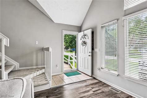 566 Queens Court Copley OH 44321