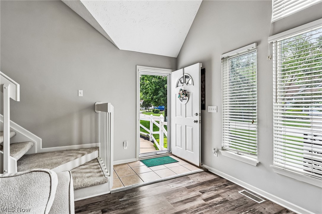 566 Queens Court Copley OH 44321