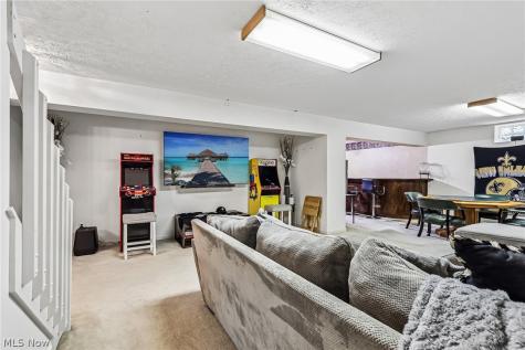 566 Queens Court Copley OH 44321