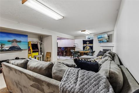 566 Queens Court Copley OH 44321
