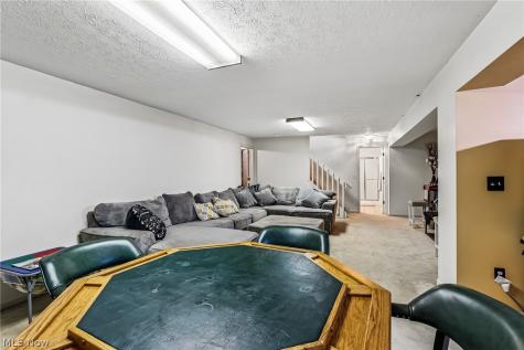566 Queens Court Copley OH 44321