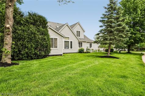 566 Queens Court Copley OH 44321