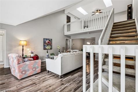 566 Queens Court Copley OH 44321