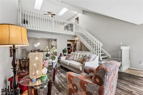 566 Queens Court Copley OH 44321