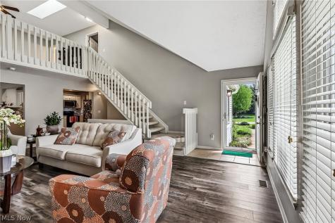566 Queens Court Copley OH 44321