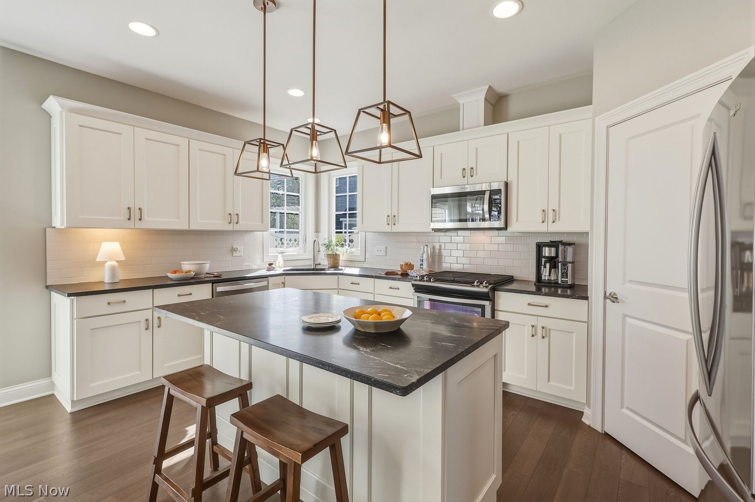 607 Crestview Drive Bay Village OH 44140