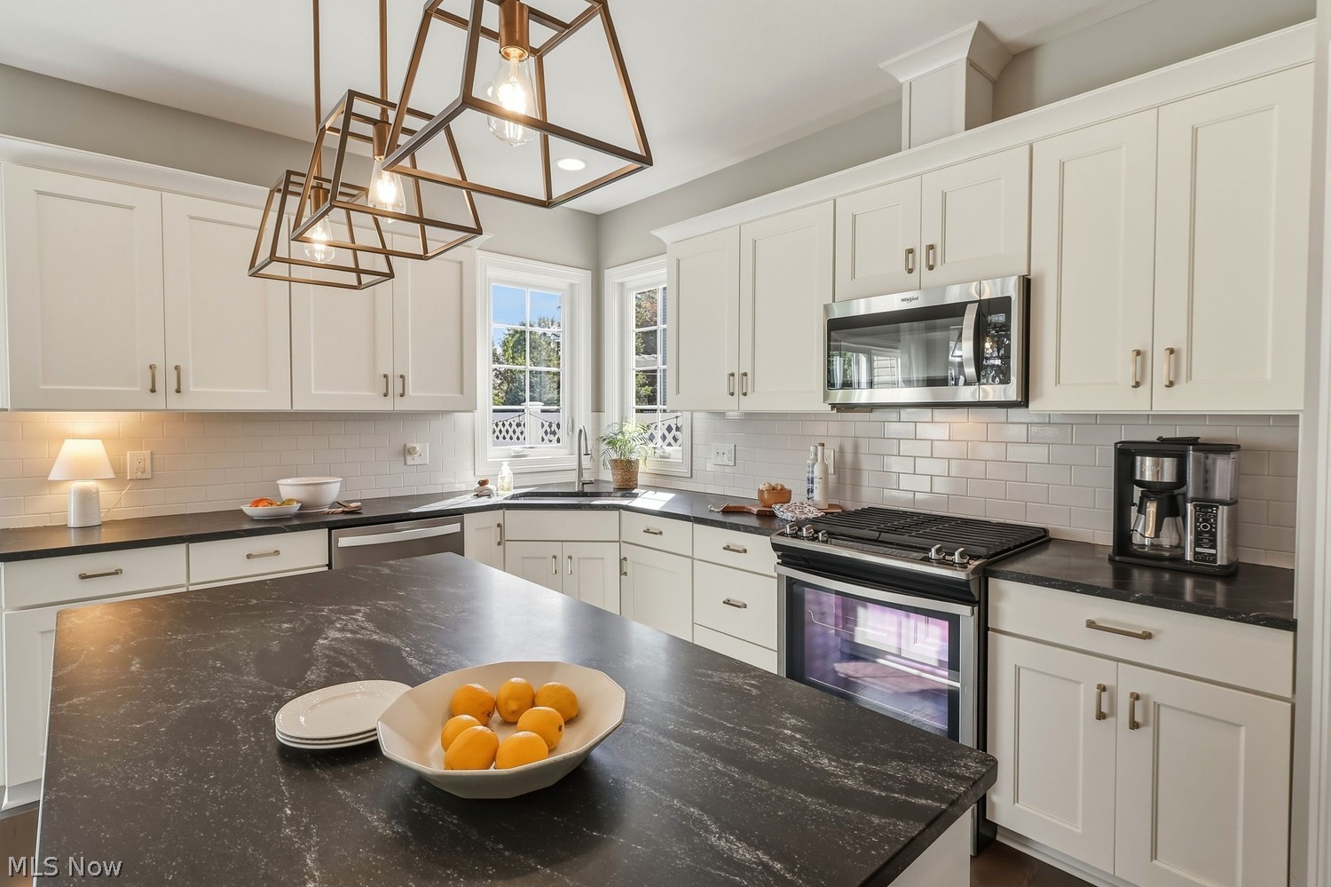 607 Crestview Drive Bay Village OH 44140