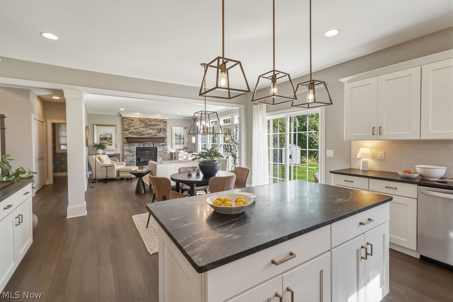 607 Crestview Drive Bay Village OH 44140