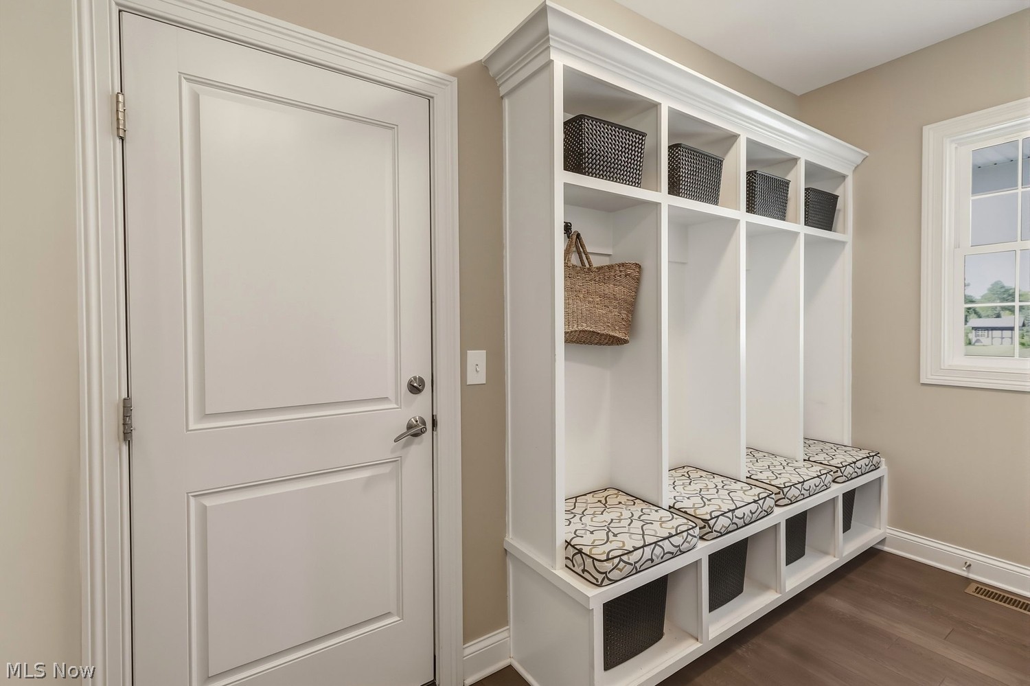607 Crestview Drive Bay Village OH 44140