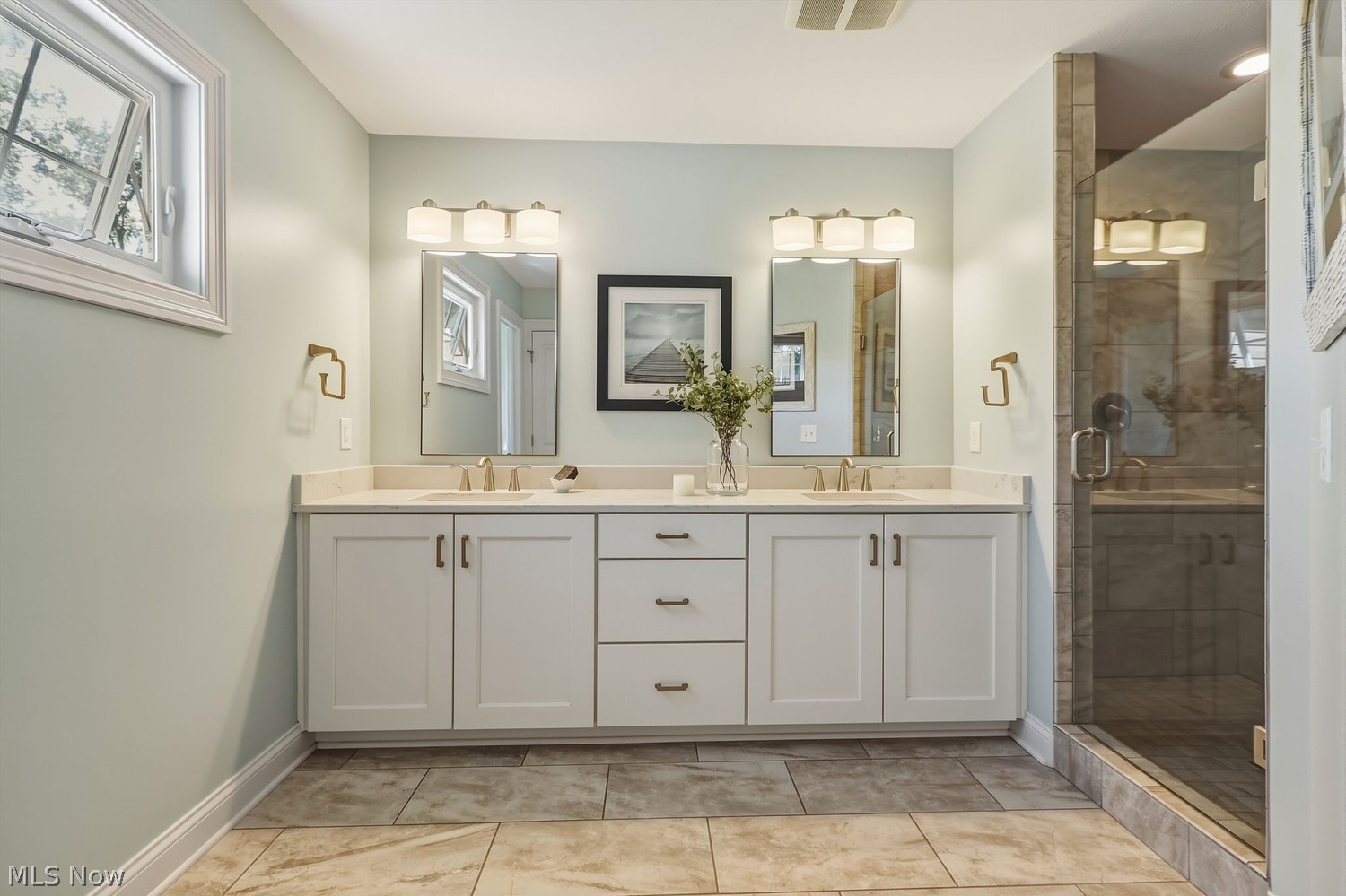 607 Crestview Drive Bay Village OH 44140