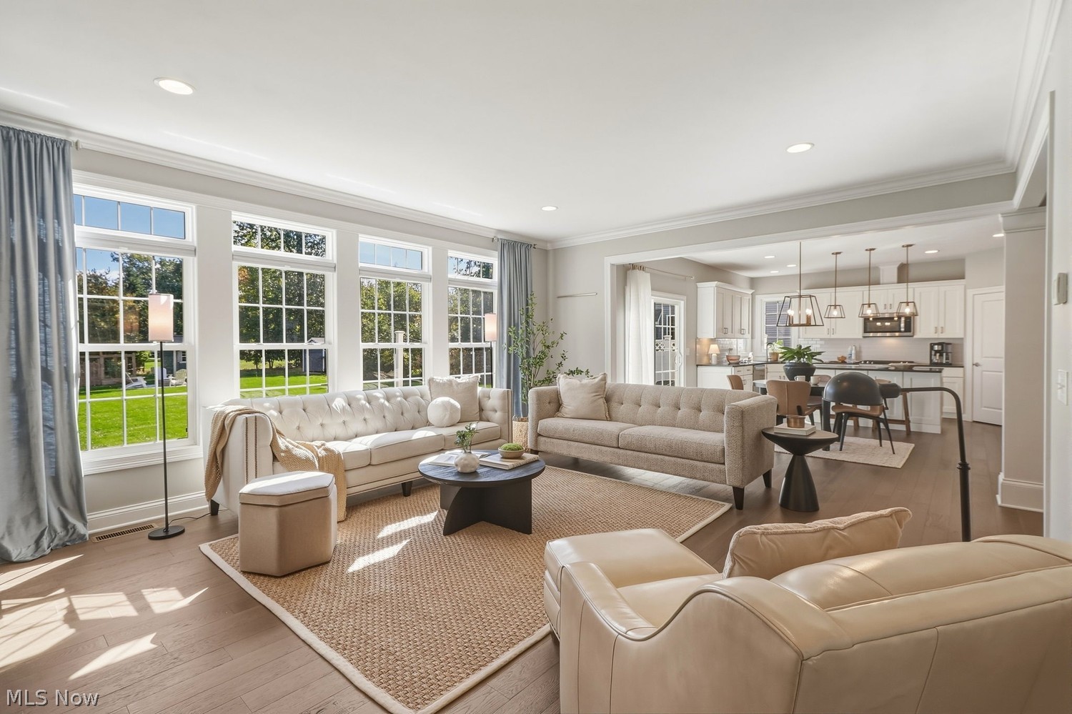 607 Crestview Drive Bay Village OH 44140