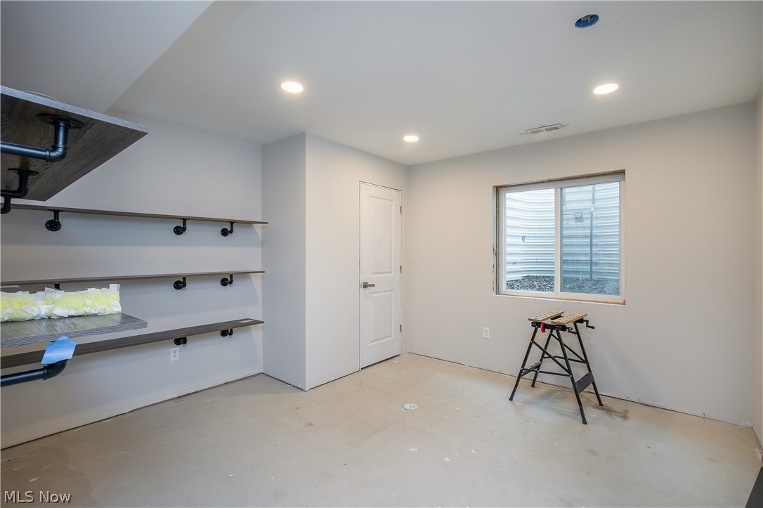 2735 Forestview Street NE Canton OH 44721