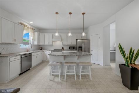 183 Nottingham Way Wadsworth OH 44281