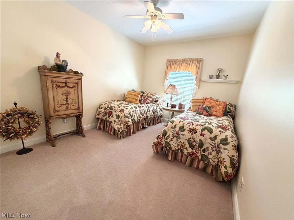5044 Sunset Boulevard Road NW Strasburg OH 44680