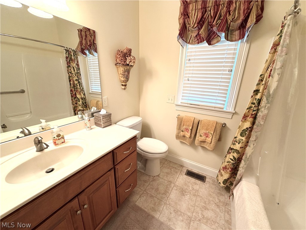 5044 Sunset Boulevard Road NW Strasburg OH 44680