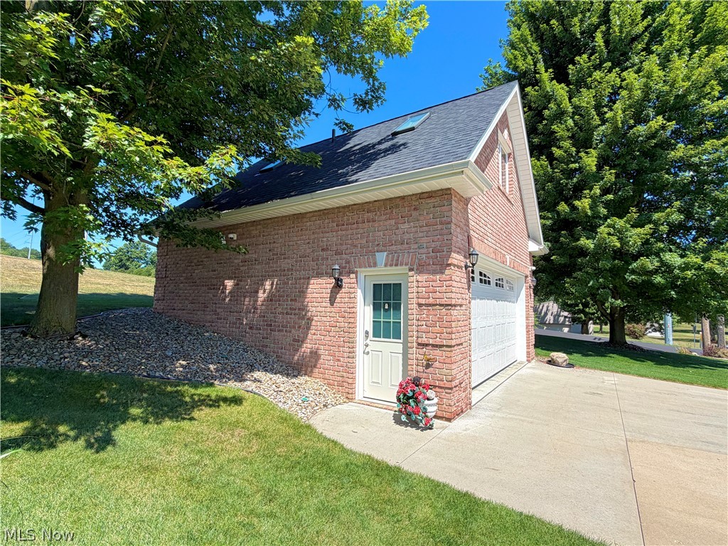 5044 Sunset Boulevard Road NW Strasburg OH 44680