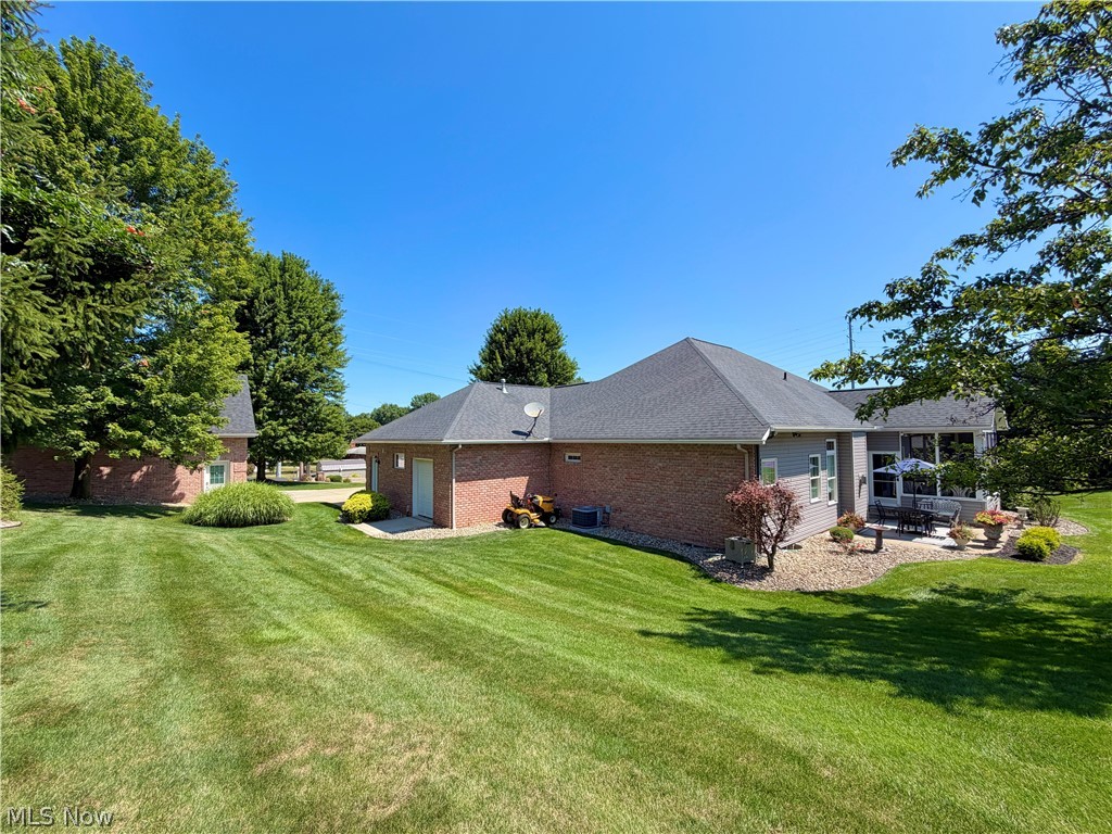 5044 Sunset Boulevard Road NW Strasburg OH 44680
