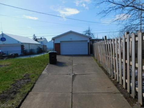 12705 Crossburn Avenue Cleveland OH 44135