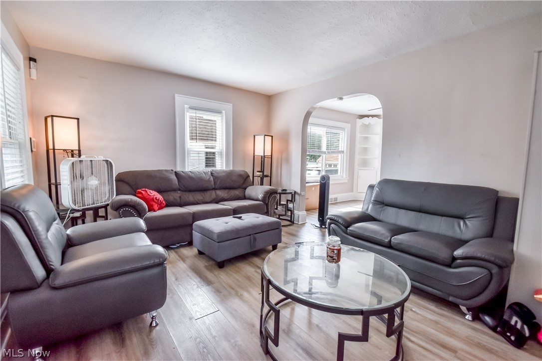 19151 Pasnow Avenue Euclid OH 44119