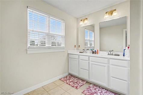 3268 Stoneleigh Road NE Canton OH 44721