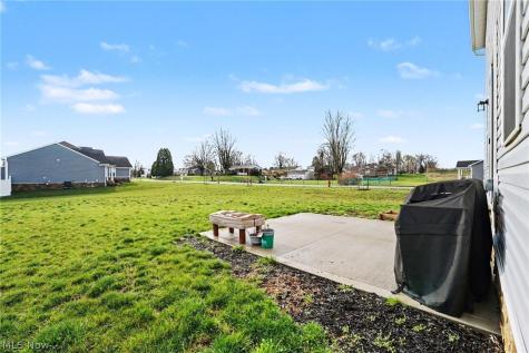3268 Stoneleigh Road NE Canton OH 44721