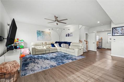 3268 Stoneleigh Road NE Canton OH 44721